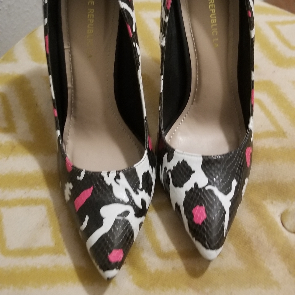 Heels - Picture 2 of 4
